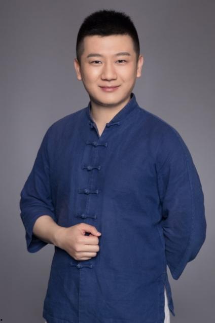 相声演员李寅飞,相声界的幽默大师，笑谈人生百态